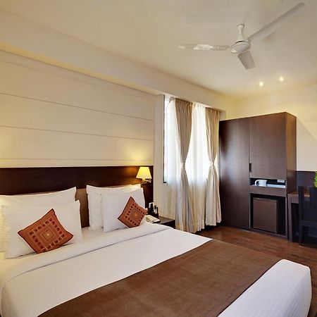 Whispering Palms Hotel Τζαϊπούρ Εξωτερικό φωτογραφία