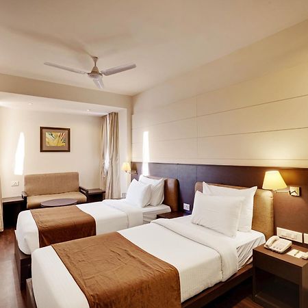 Whispering Palms Hotel Τζαϊπούρ Εξωτερικό φωτογραφία