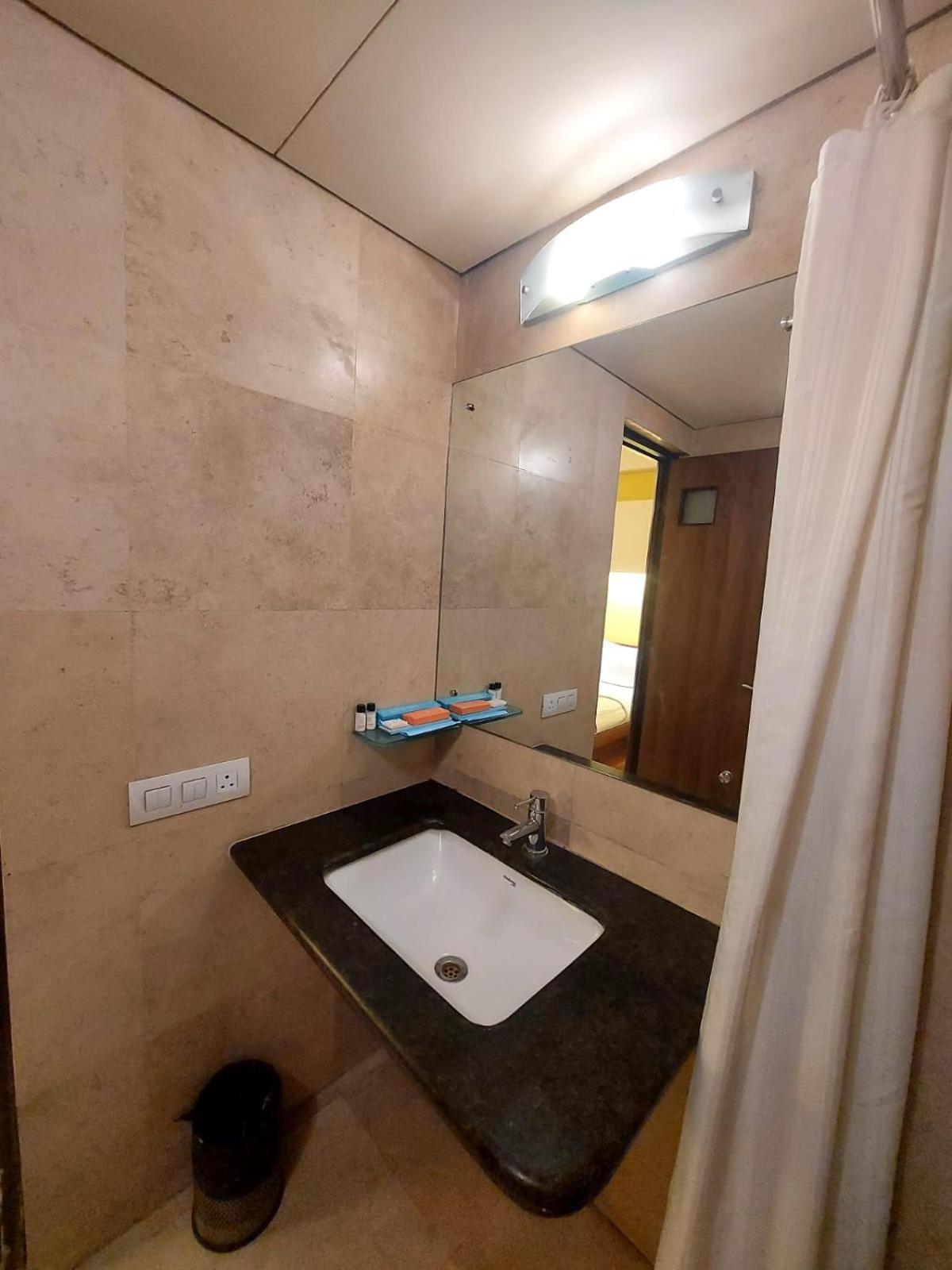 Whispering Palms Hotel Τζαϊπούρ Εξωτερικό φωτογραφία