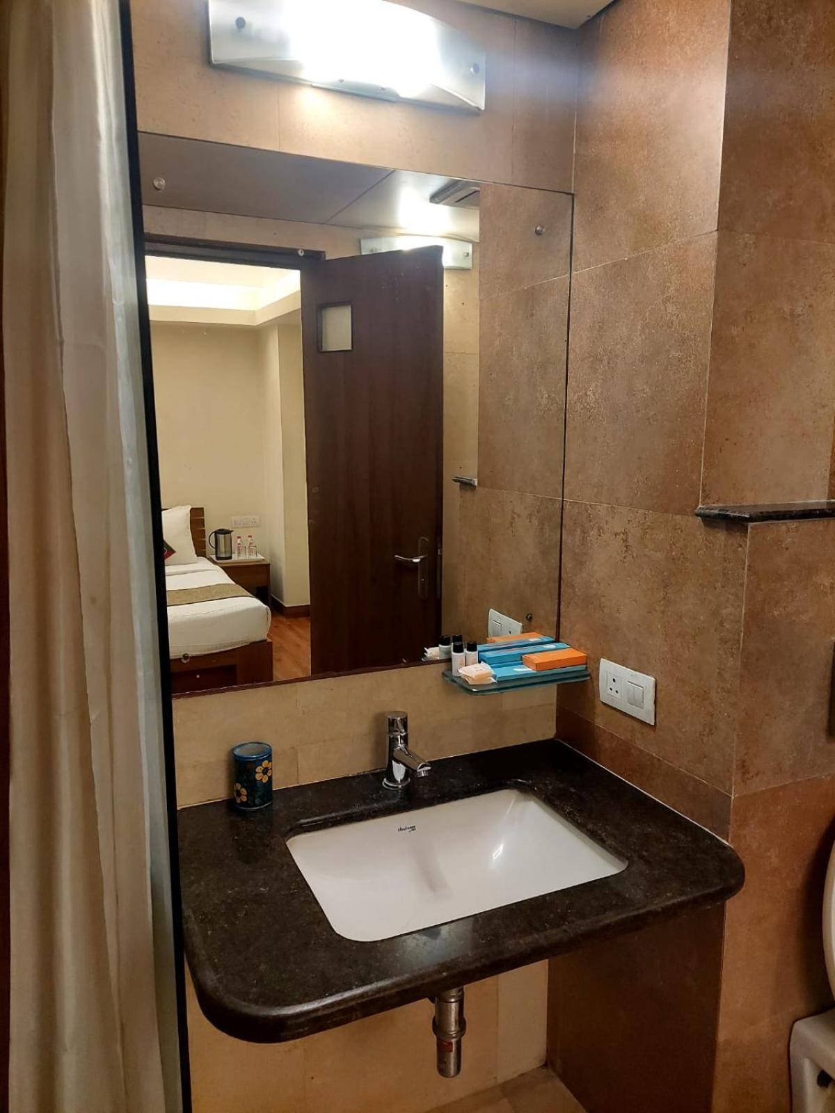 Whispering Palms Hotel Τζαϊπούρ Εξωτερικό φωτογραφία