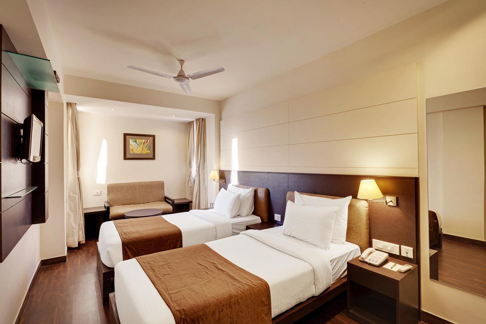 Whispering Palms Hotel Τζαϊπούρ Εξωτερικό φωτογραφία