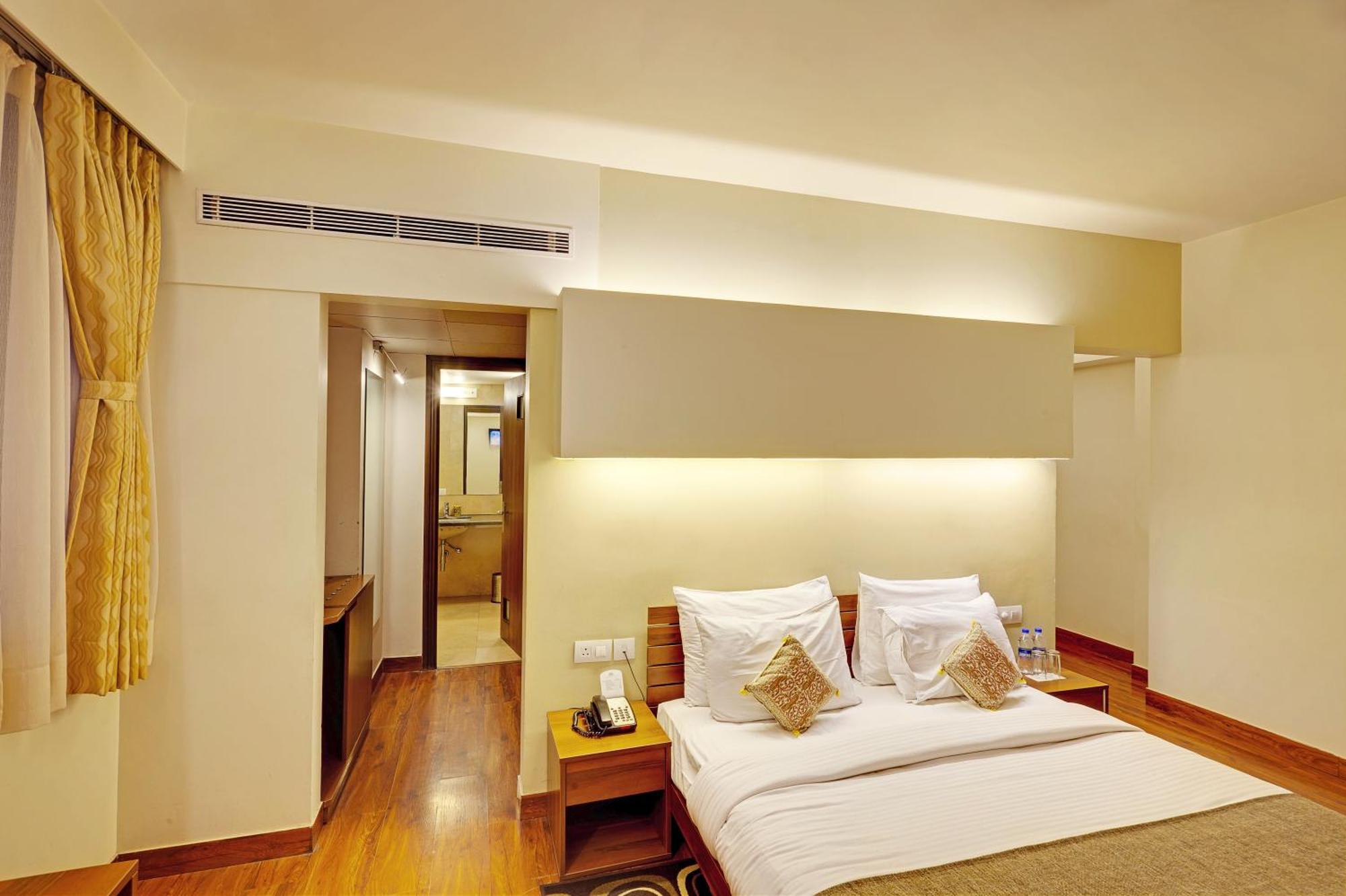 Whispering Palms Hotel Τζαϊπούρ Εξωτερικό φωτογραφία
