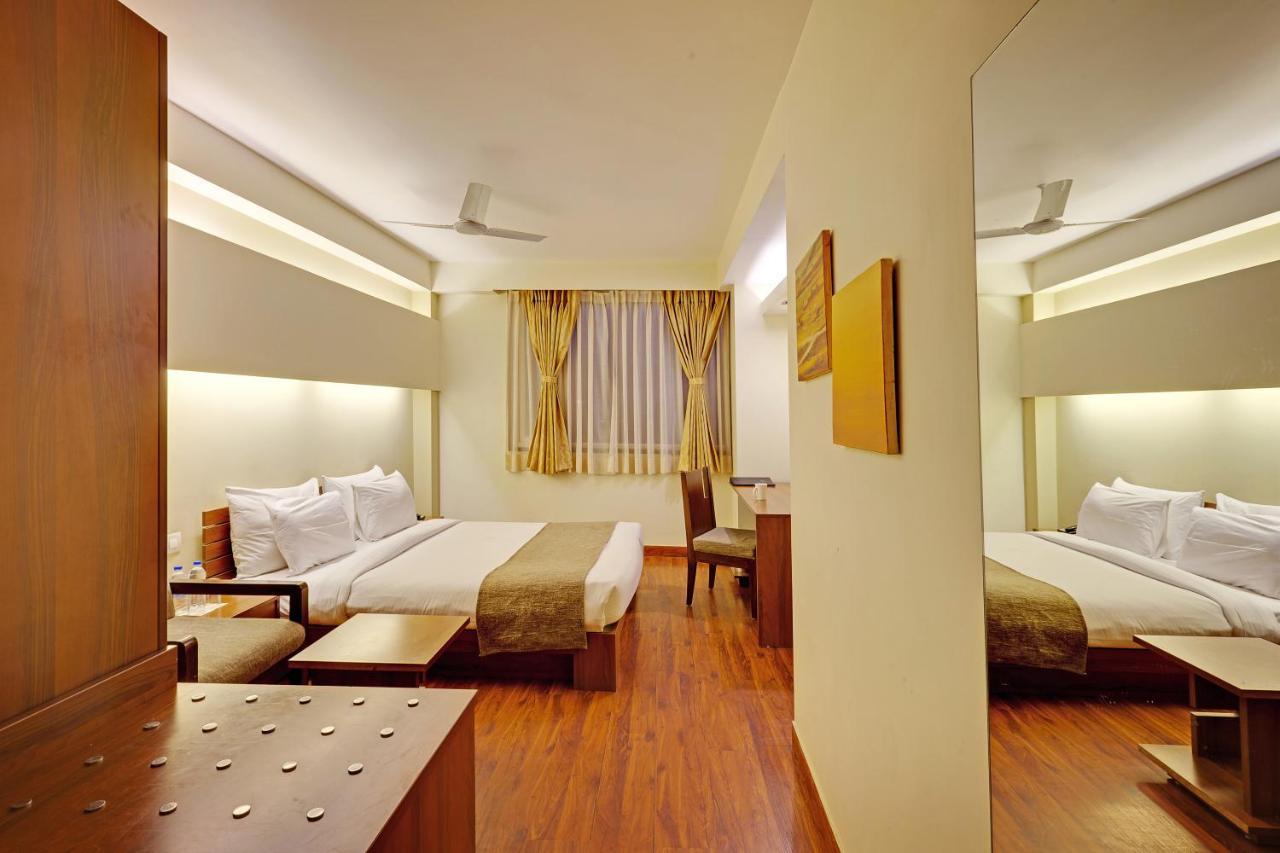 Whispering Palms Hotel Τζαϊπούρ Εξωτερικό φωτογραφία