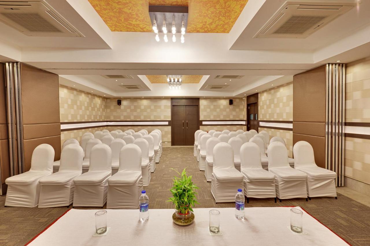Whispering Palms Hotel Τζαϊπούρ Εξωτερικό φωτογραφία