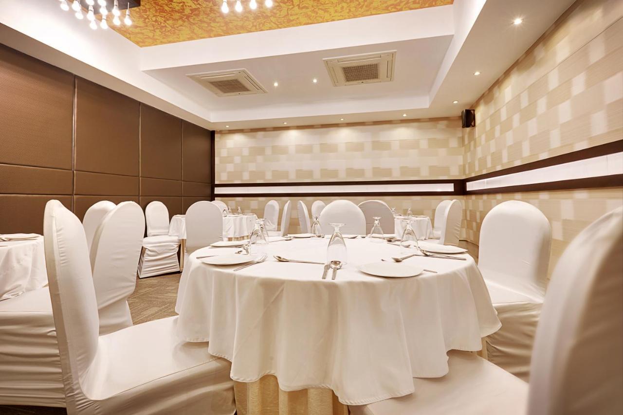 Whispering Palms Hotel Τζαϊπούρ Εξωτερικό φωτογραφία