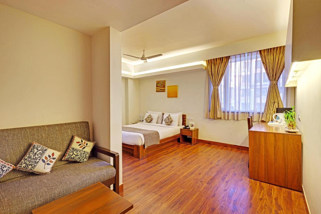 Whispering Palms Hotel Τζαϊπούρ Εξωτερικό φωτογραφία