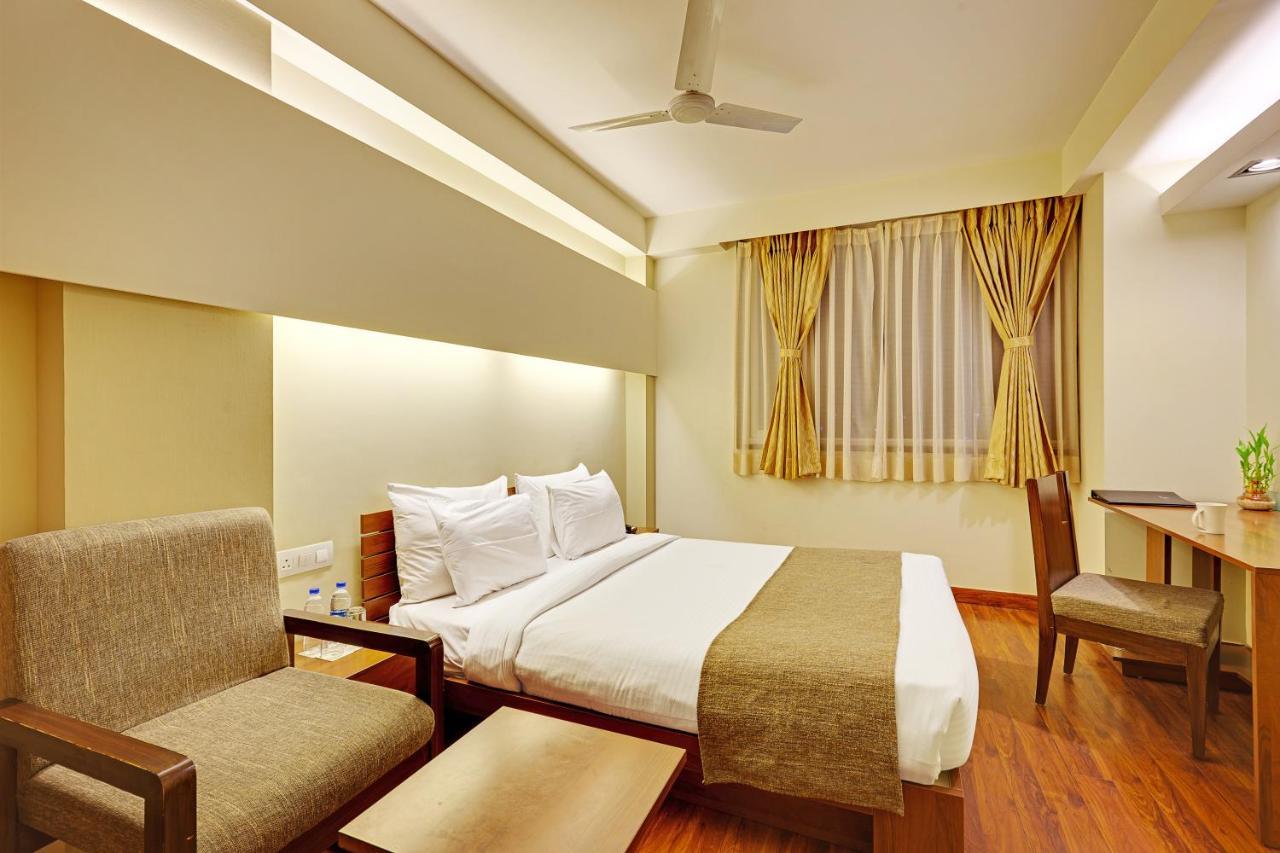 Whispering Palms Hotel Τζαϊπούρ Εξωτερικό φωτογραφία