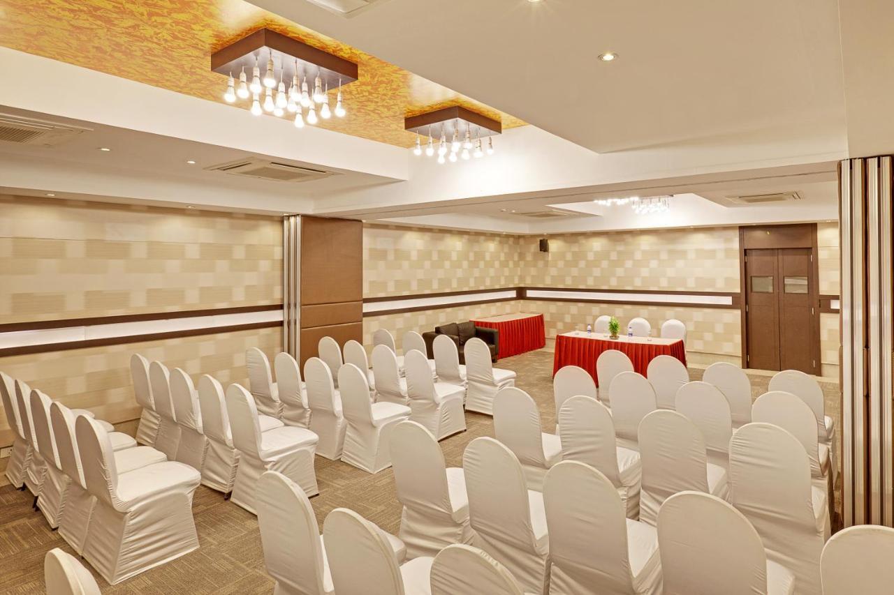 Whispering Palms Hotel Τζαϊπούρ Εξωτερικό φωτογραφία