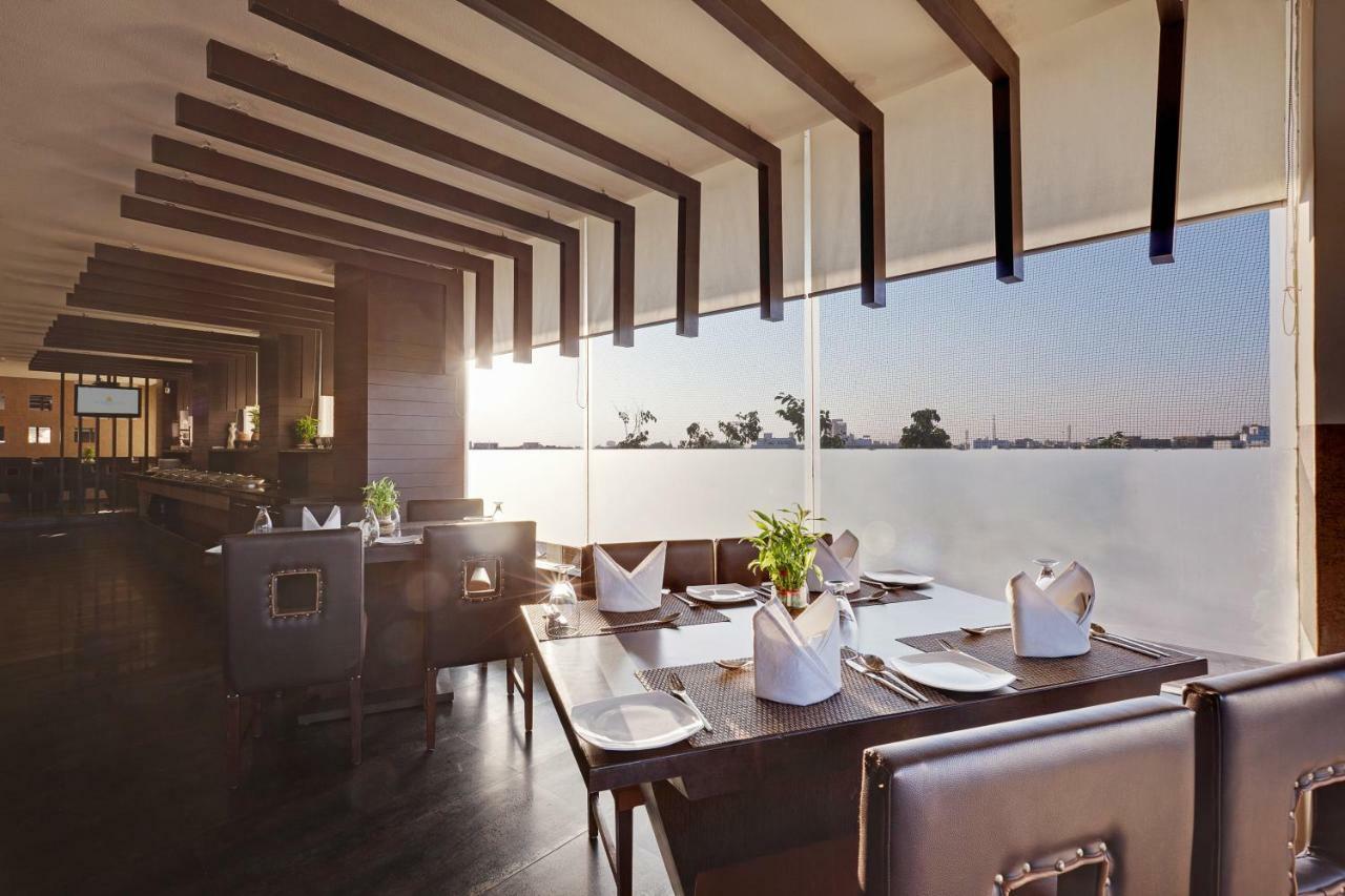 Whispering Palms Hotel Τζαϊπούρ Εξωτερικό φωτογραφία